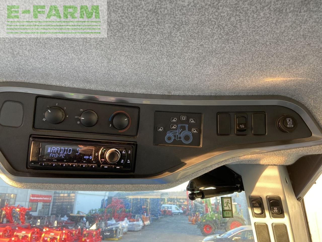 Traktors New Holland t5.120 dynamic command (stage v): foto 12