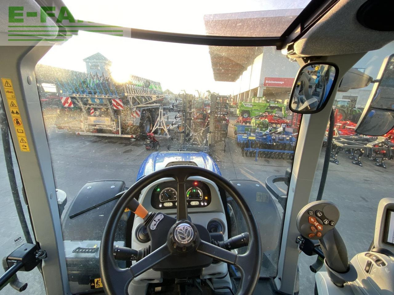 Traktors New Holland t5.120 dynamic command (stage v): foto 15
