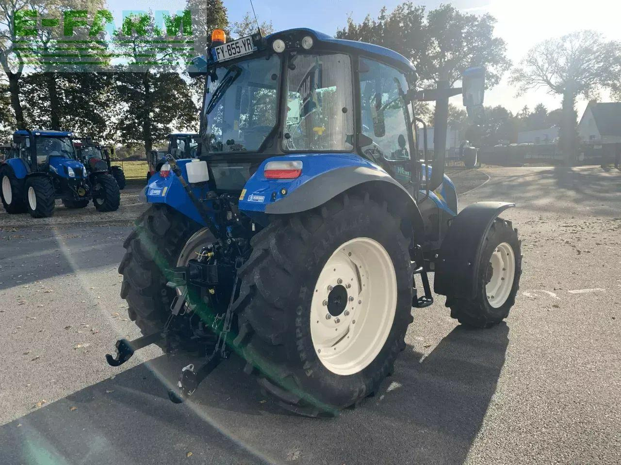 New Holland t5 85 - Traktors: foto 4 New Holland t5 85 - Traktors: foto 4