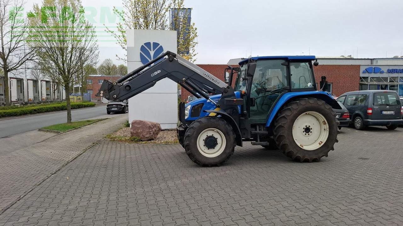 New Holland t5050 - Traktors: foto 2 New Holland t5050 - Traktors: foto 2