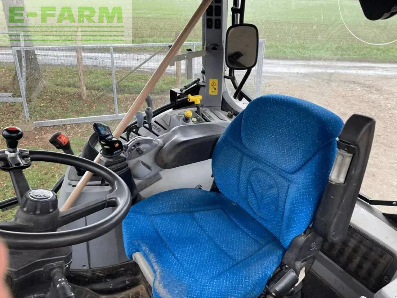 New Holland t6.120 electro command - Traktors: foto 5 New Holland t6.120 electro command - Traktors: foto 5