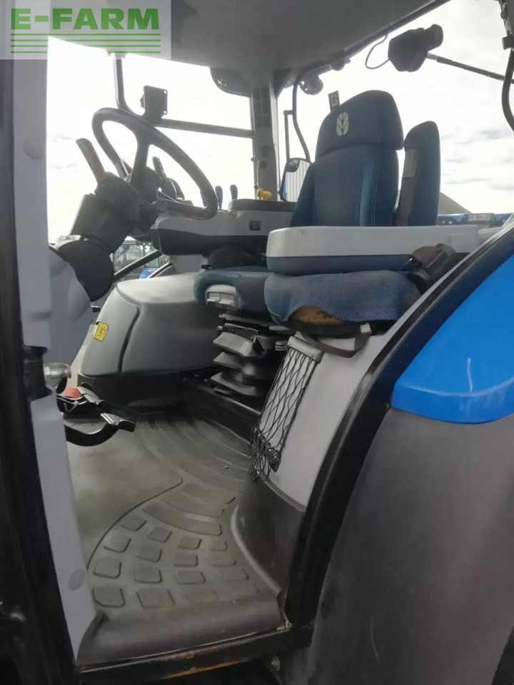 New Holland t6.145 dynamic command - Traktors: foto 4 New Holland t6.145 dynamic command - Traktors: foto 4