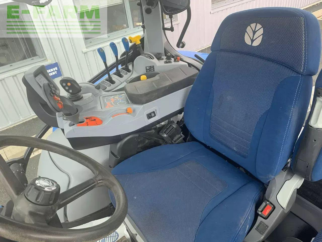 New Holland t6.145 dynamic command - Traktors: foto 3 New Holland t6.145 dynamic command - Traktors: foto 3