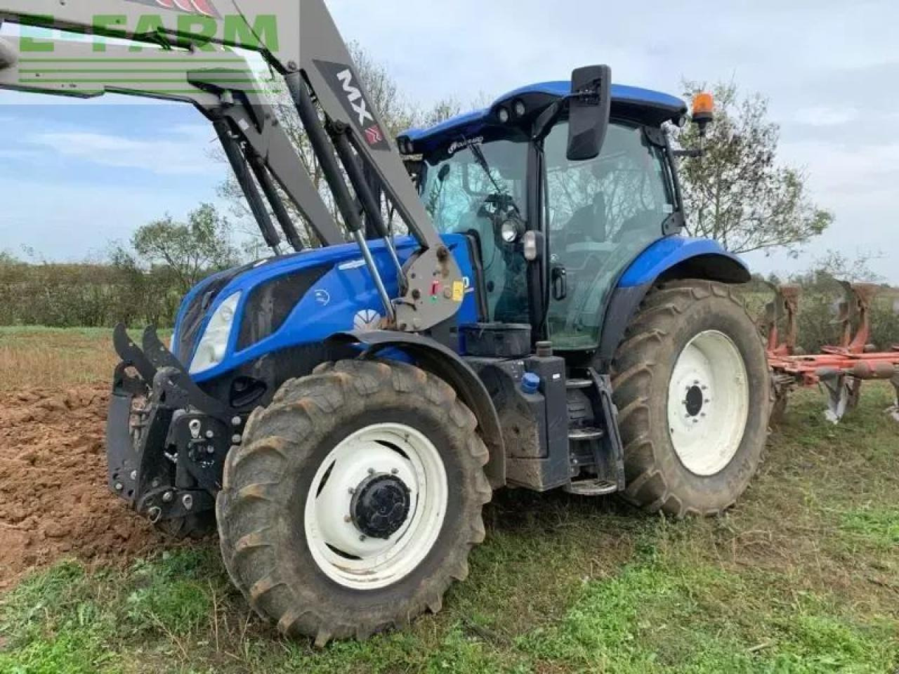 New Holland t6-155ac - Traktors: foto 2 New Holland t6-155ac - Traktors: foto 2