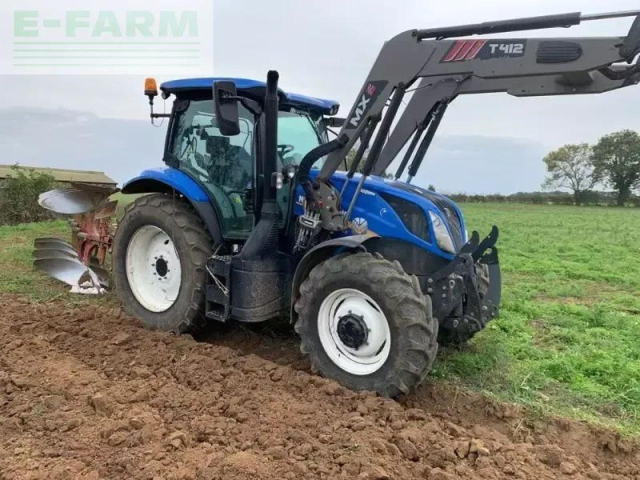 New Holland t6-155ac - Traktors: foto 1 New Holland t6-155ac - Traktors: foto 1