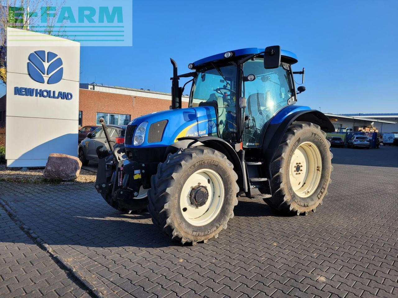 New Holland t6020 elite Elite - Traktors: foto 2 New Holland t6020 elite Elite - Traktors: foto 2