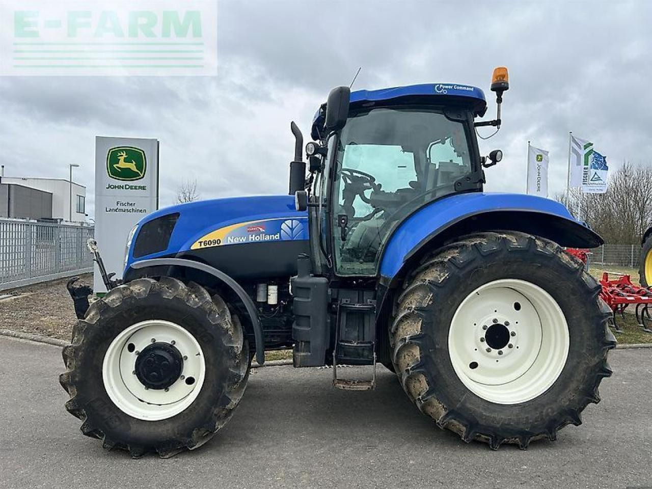 New Holland t6090 power command - Traktors: foto 1 New Holland t6090 power command - Traktors: foto 1