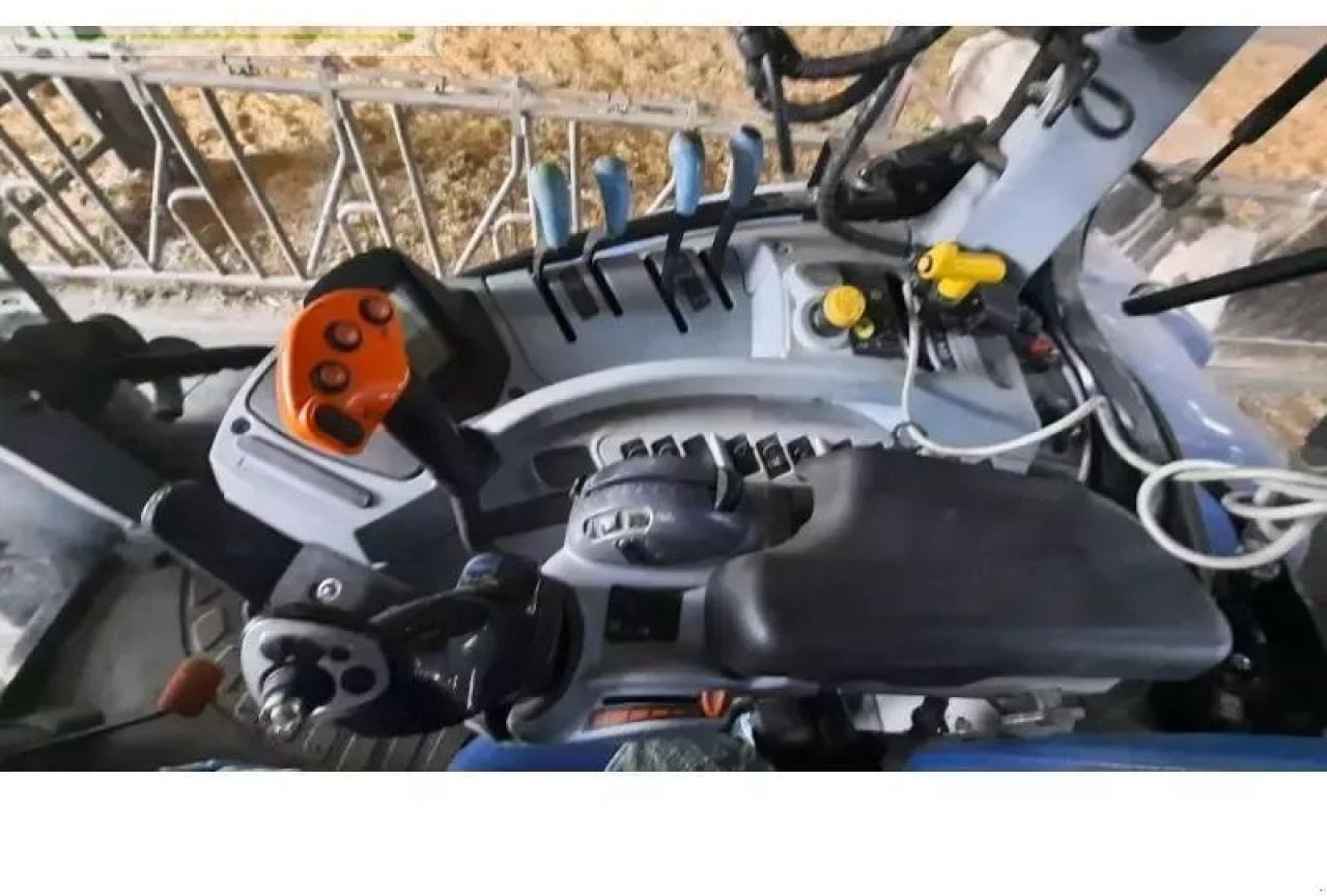 New Holland t7-165s S - Traktors: foto 2 New Holland t7-165s S - Traktors: foto 2