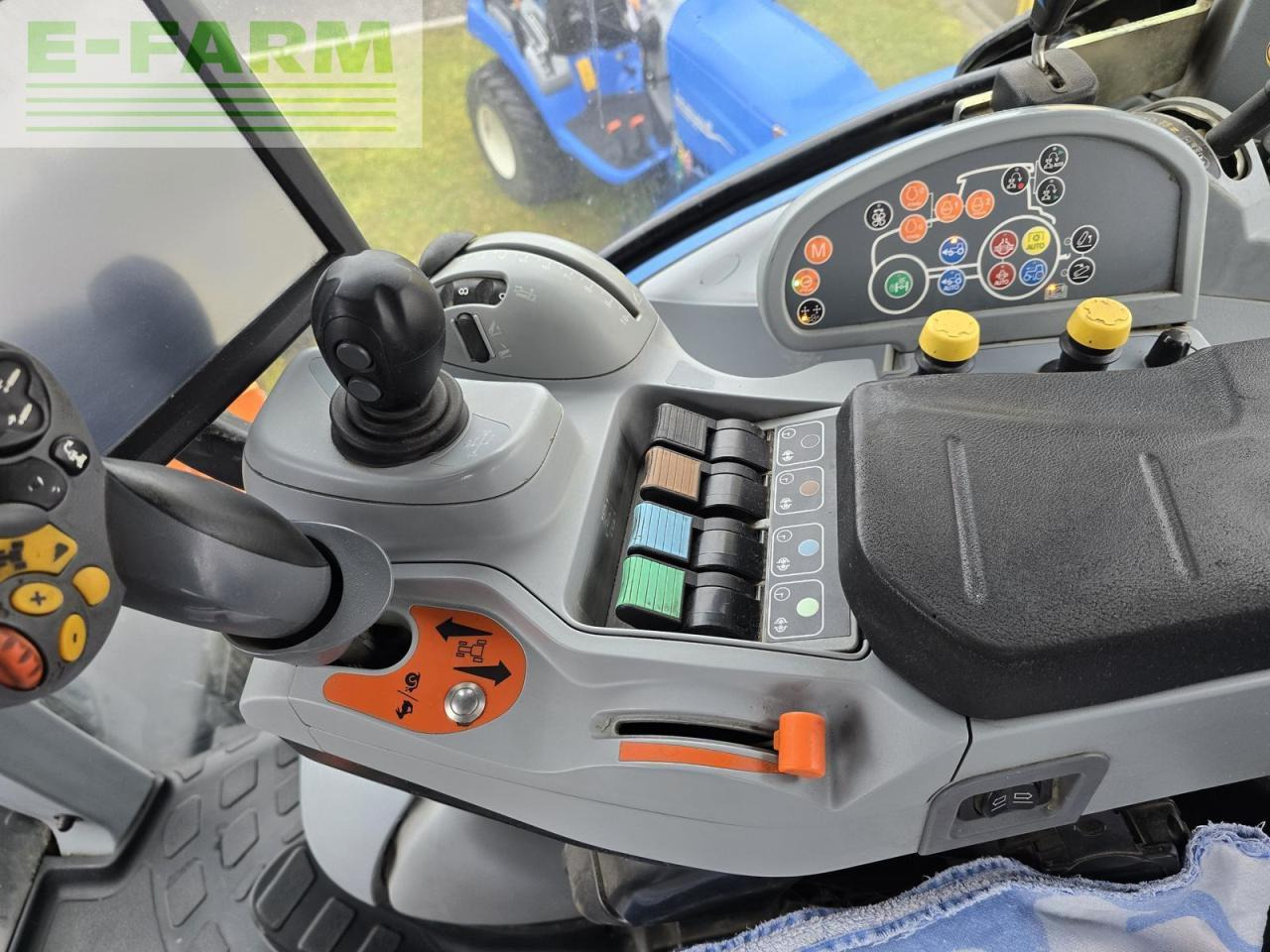New Holland t7.185 auto command - Traktors: foto 4 New Holland t7.185 auto command - Traktors: foto 4