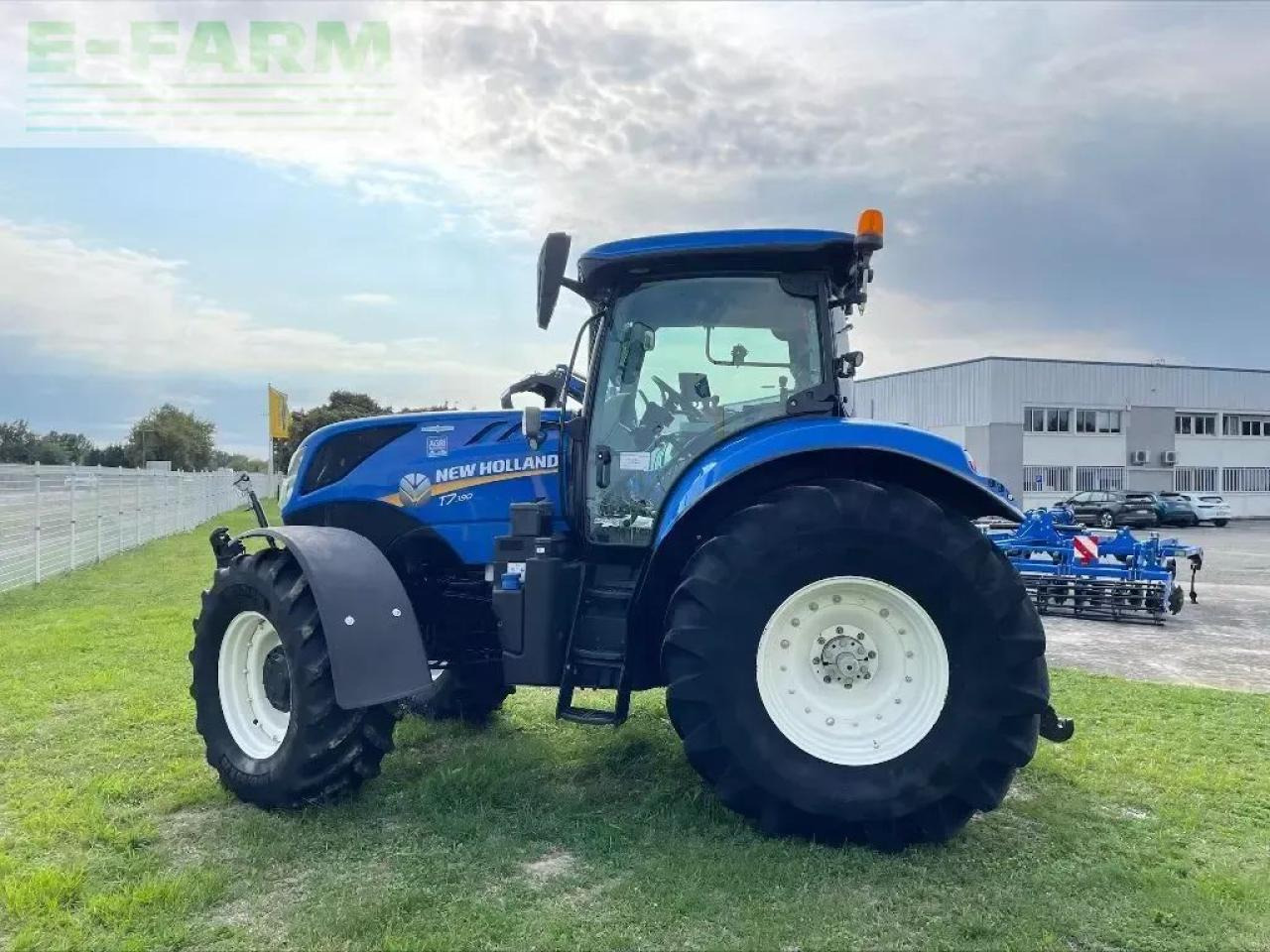 New Holland t7.190 - Traktors: foto 4 New Holland t7.190 - Traktors: foto 4