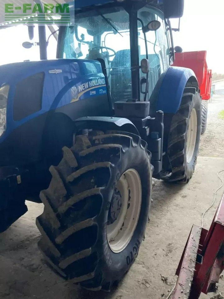 New Holland t7.200 auto command - Traktors: foto 1 New Holland t7.200 auto command - Traktors: foto 1