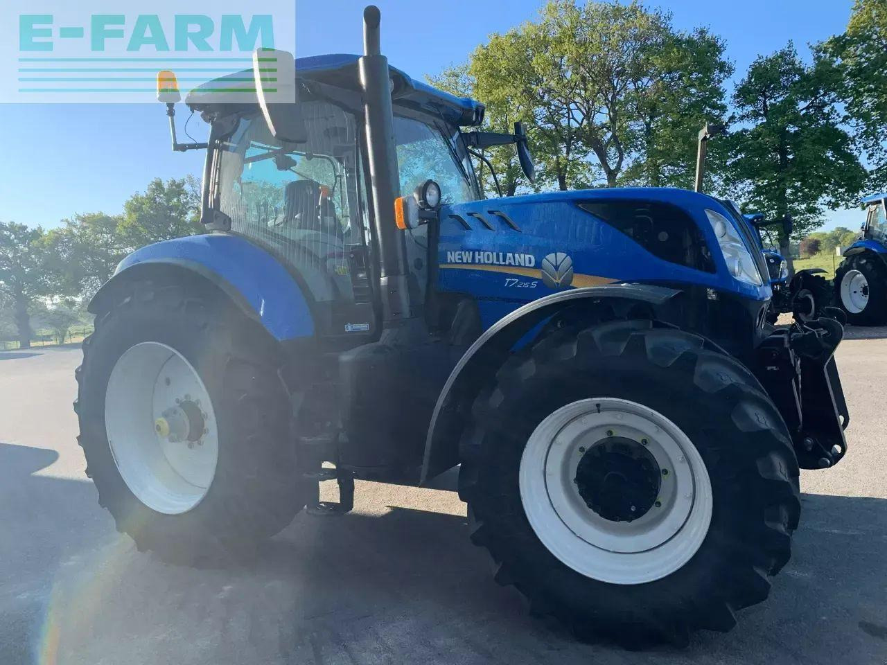 New Holland t7.215s pc s5 S - Traktors: foto 4 New Holland t7.215s pc s5 S - Traktors: foto 4