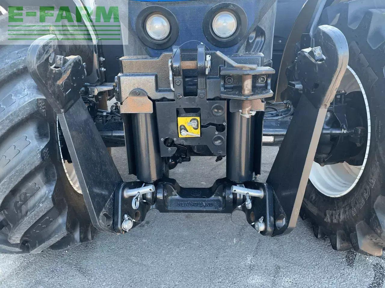 New Holland t7.215s pc s5 S - Traktors: foto 3 New Holland t7.215s pc s5 S - Traktors: foto 3