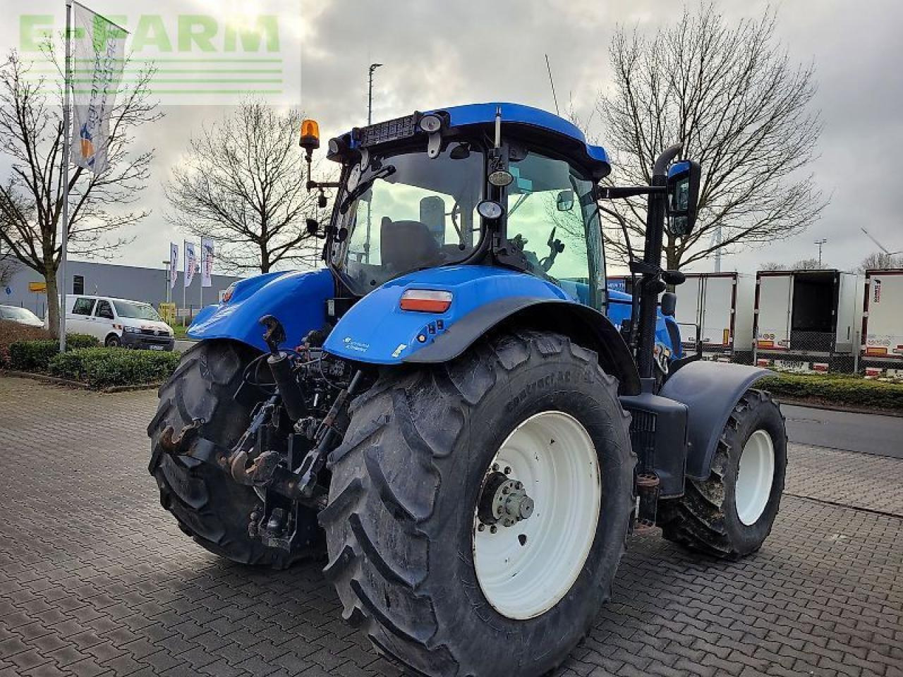 New Holland t7.220 ac - Traktors: foto 4 New Holland t7.220 ac - Traktors: foto 4