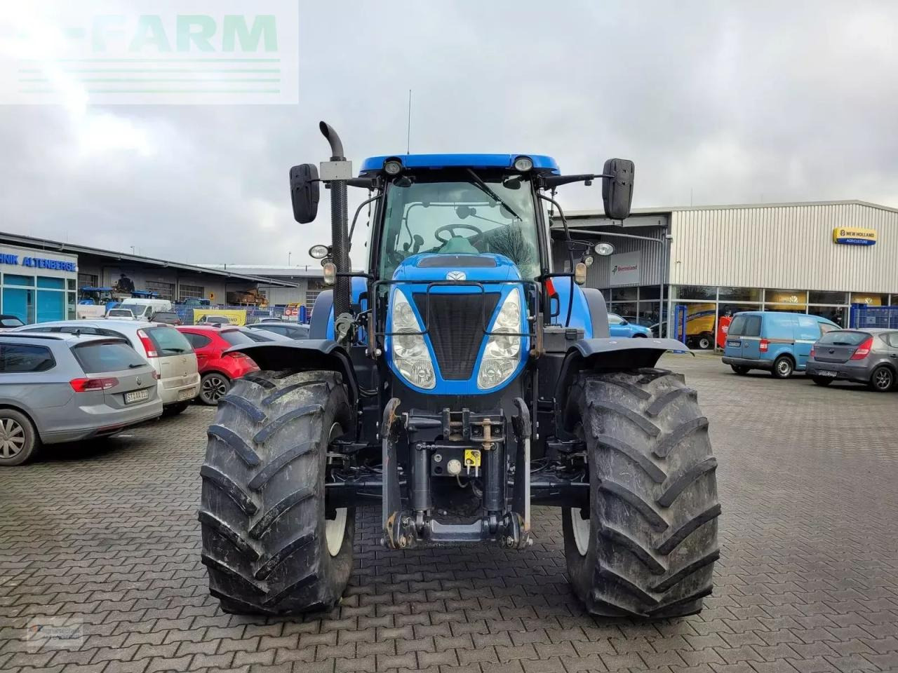 New Holland t7.220 ac - Traktors: foto 2 New Holland t7.220 ac - Traktors: foto 2