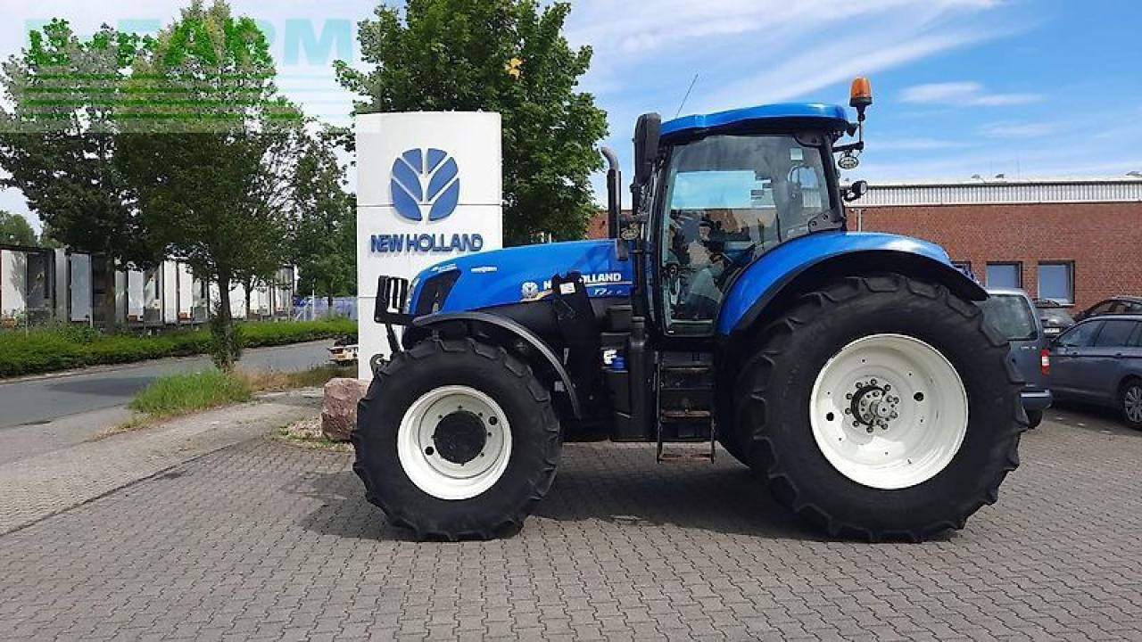 New Holland t7.220 ac - Traktors: foto 1 New Holland t7.220 ac - Traktors: foto 1