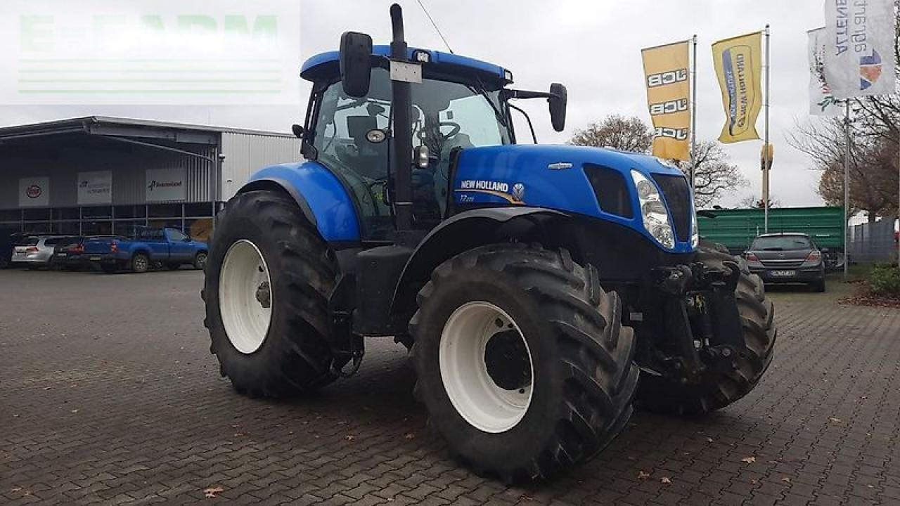 New Holland t7.220 ac - Traktors: foto 4 New Holland t7.220 ac - Traktors: foto 4
