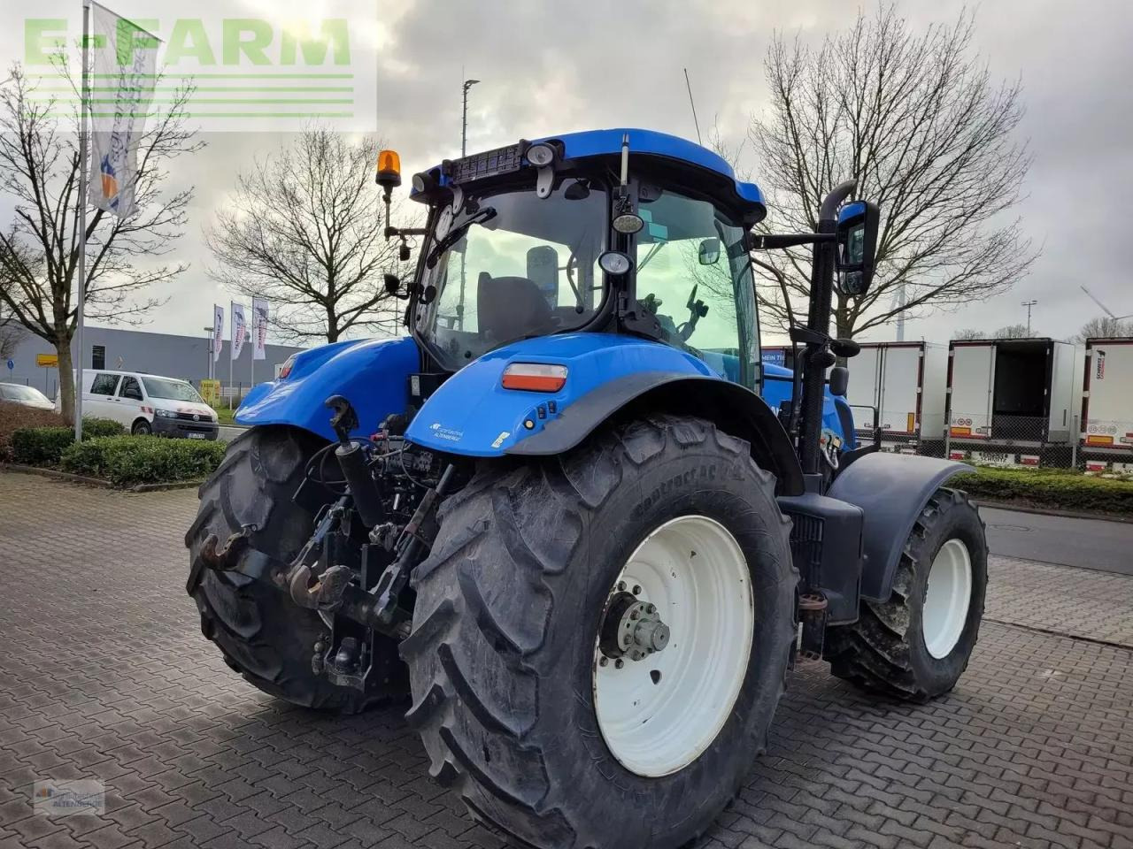 New Holland t7.220 ac - Traktors: foto 4 New Holland t7.220 ac - Traktors: foto 4