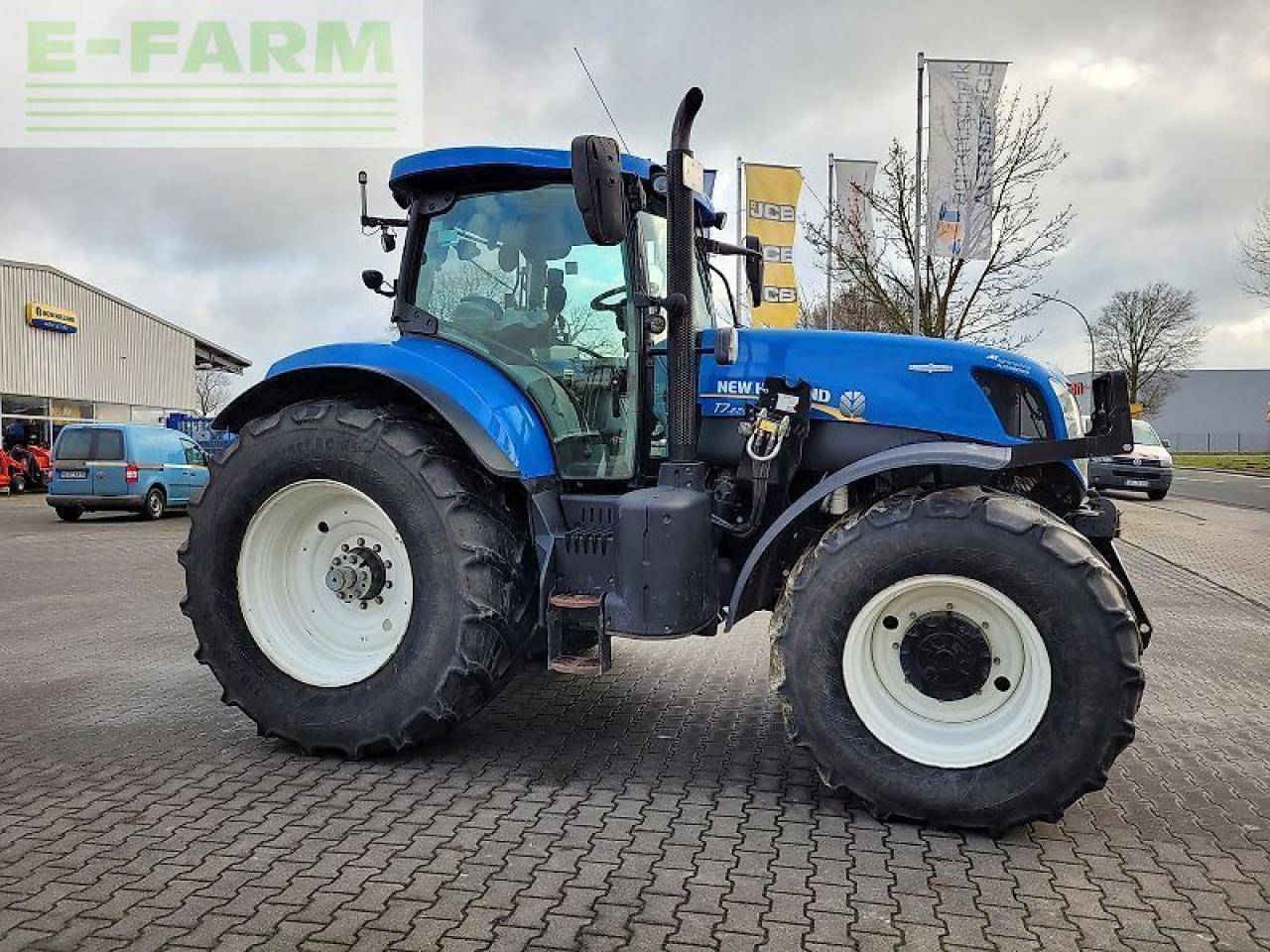 New Holland t7.220 ac - Traktors: foto 3 New Holland t7.220 ac - Traktors: foto 3