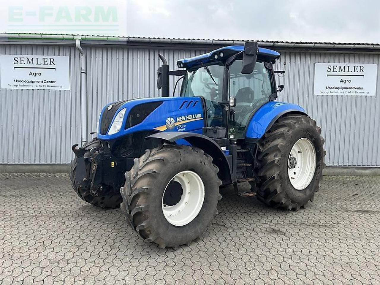 New Holland t7.230 - Traktors: foto 1 New Holland t7.230 - Traktors: foto 1