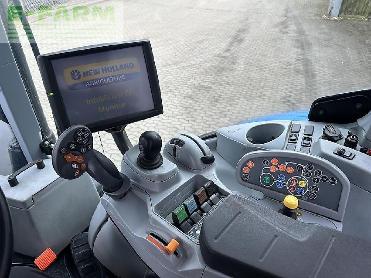 New Holland t7.230 - Traktors: foto 3 New Holland t7.230 - Traktors: foto 3