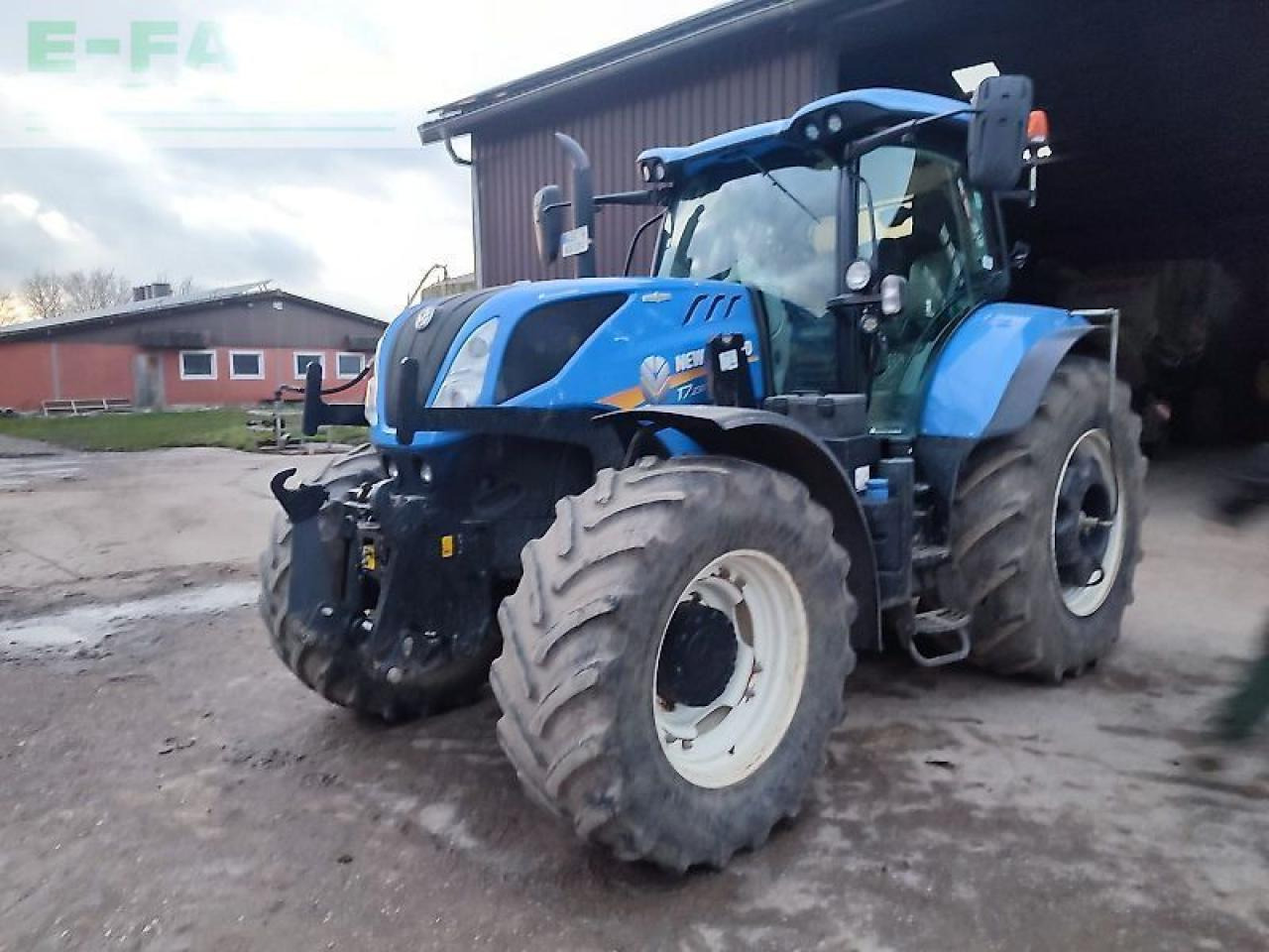 New Holland t7.230 ac - Traktors: foto 1 New Holland t7.230 ac - Traktors: foto 1