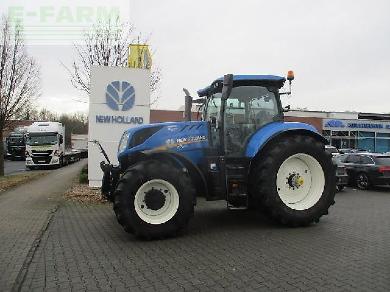 New Holland t7.230 ac - Traktors: foto 1 New Holland t7.230 ac - Traktors: foto 1