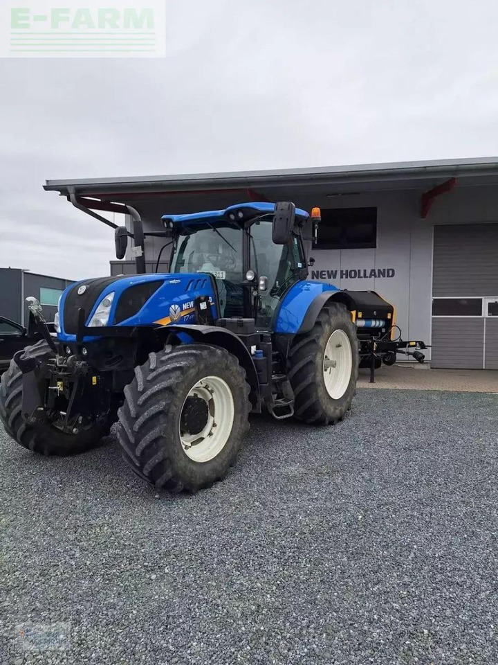 New Holland t7.230 ac - Traktors: foto 1 New Holland t7.230 ac - Traktors: foto 1