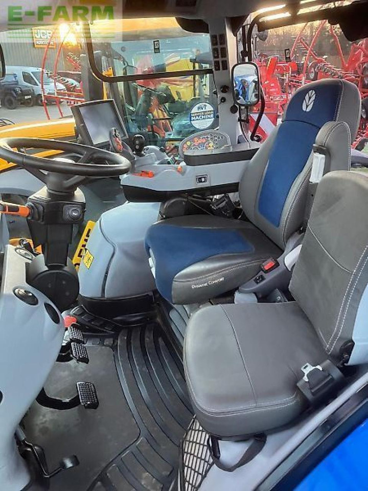 New Holland t7.245 - Traktors: foto 3 New Holland t7.245 - Traktors: foto 3