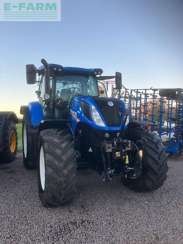 New Holland t7.245 - Traktors: foto 1 New Holland t7.245 - Traktors: foto 1