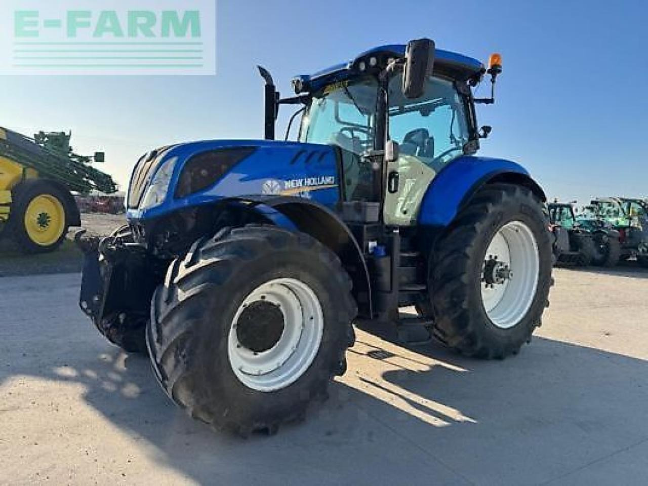 New Holland t7.260 pc - Traktors: foto 1 New Holland t7.260 pc - Traktors: foto 1
