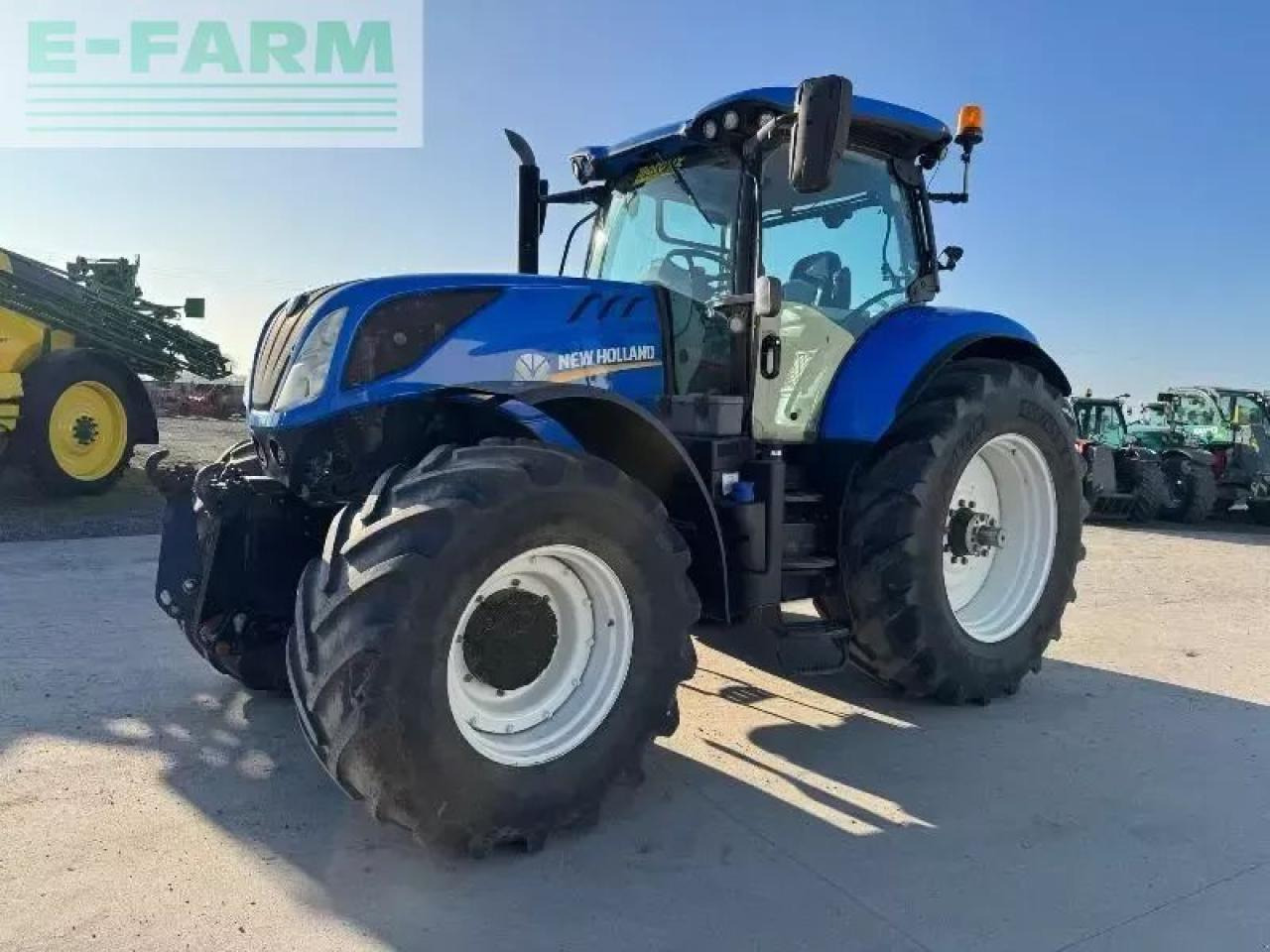 New Holland t7.260 pc - Traktors: foto 1 New Holland t7.260 pc - Traktors: foto 1