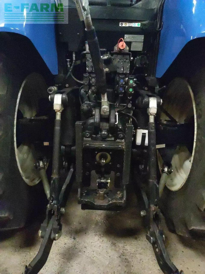 New Holland t7.260 pc sw - Traktors: foto 4 New Holland t7.260 pc sw - Traktors: foto 4