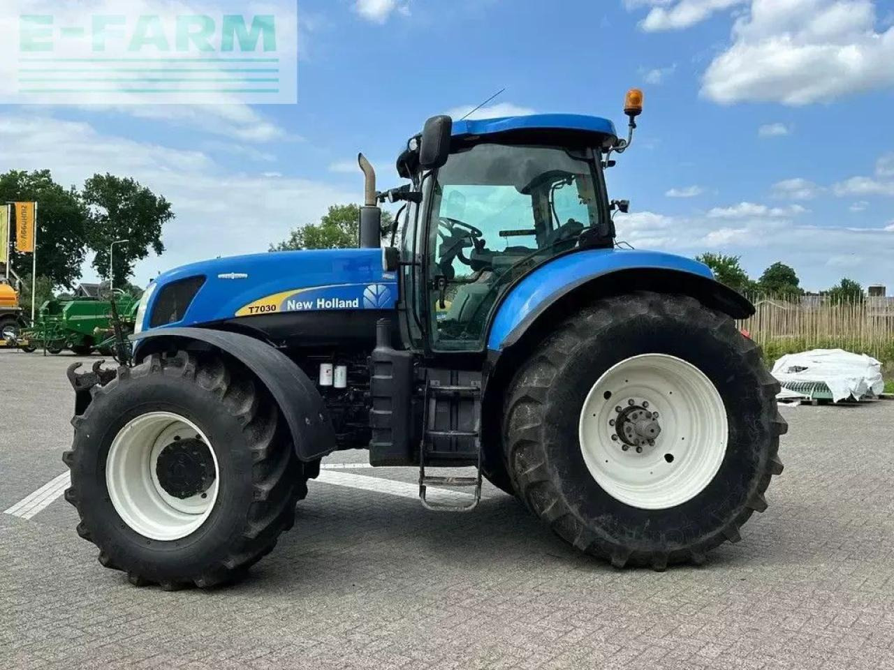 New Holland t7030 autocommand - Traktors: foto 4 New Holland t7030 autocommand - Traktors: foto 4
