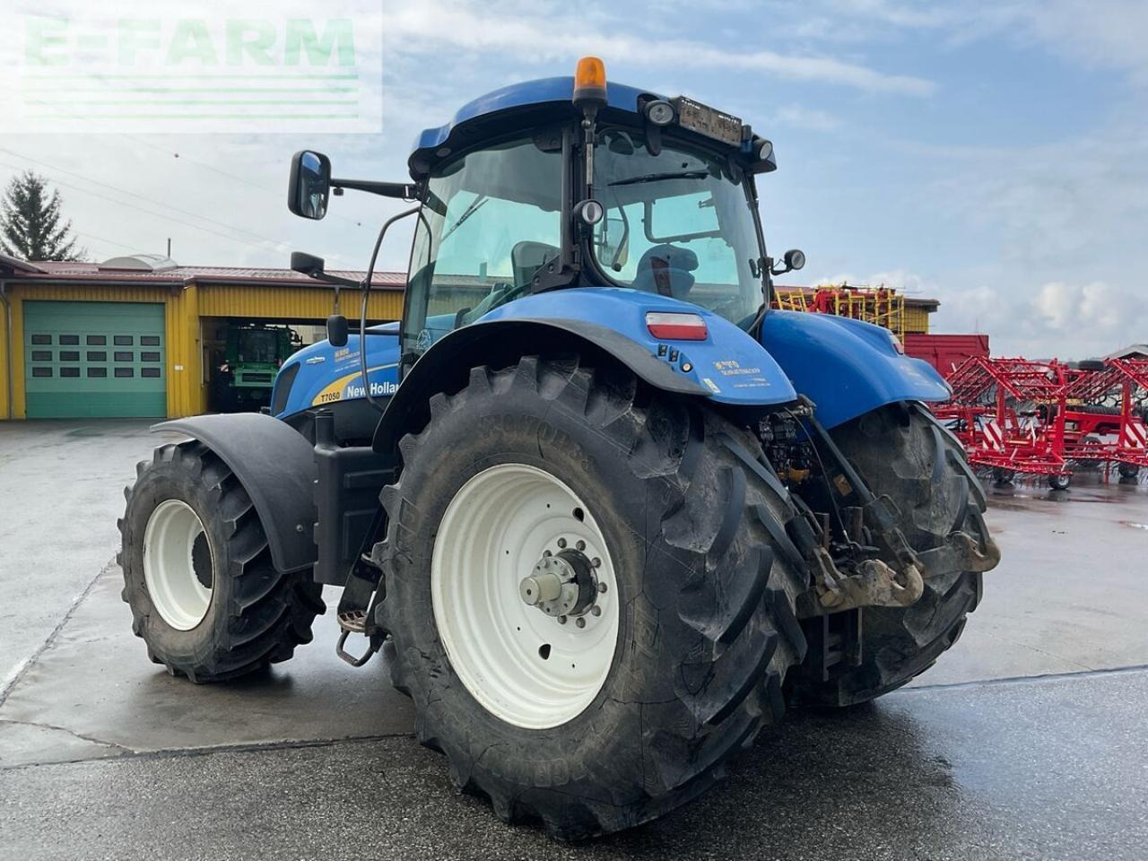 New Holland t7050 - Traktors: foto 4 New Holland t7050 - Traktors: foto 4