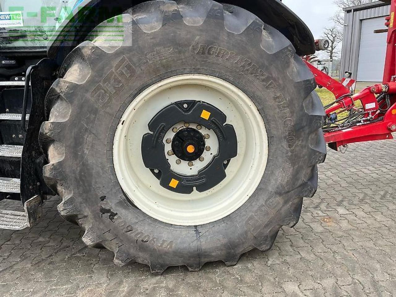Traktors New Holland t8.380: foto 11