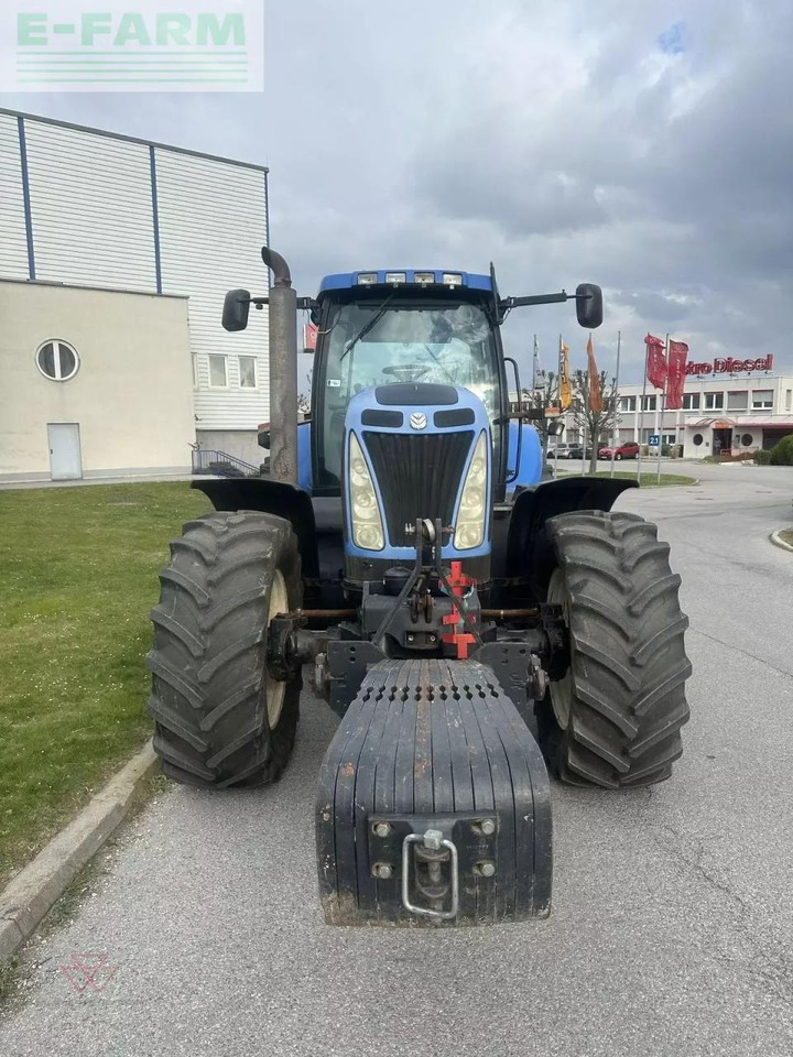 New Holland t8040 - Traktors: foto 2 New Holland t8040 - Traktors: foto 2
