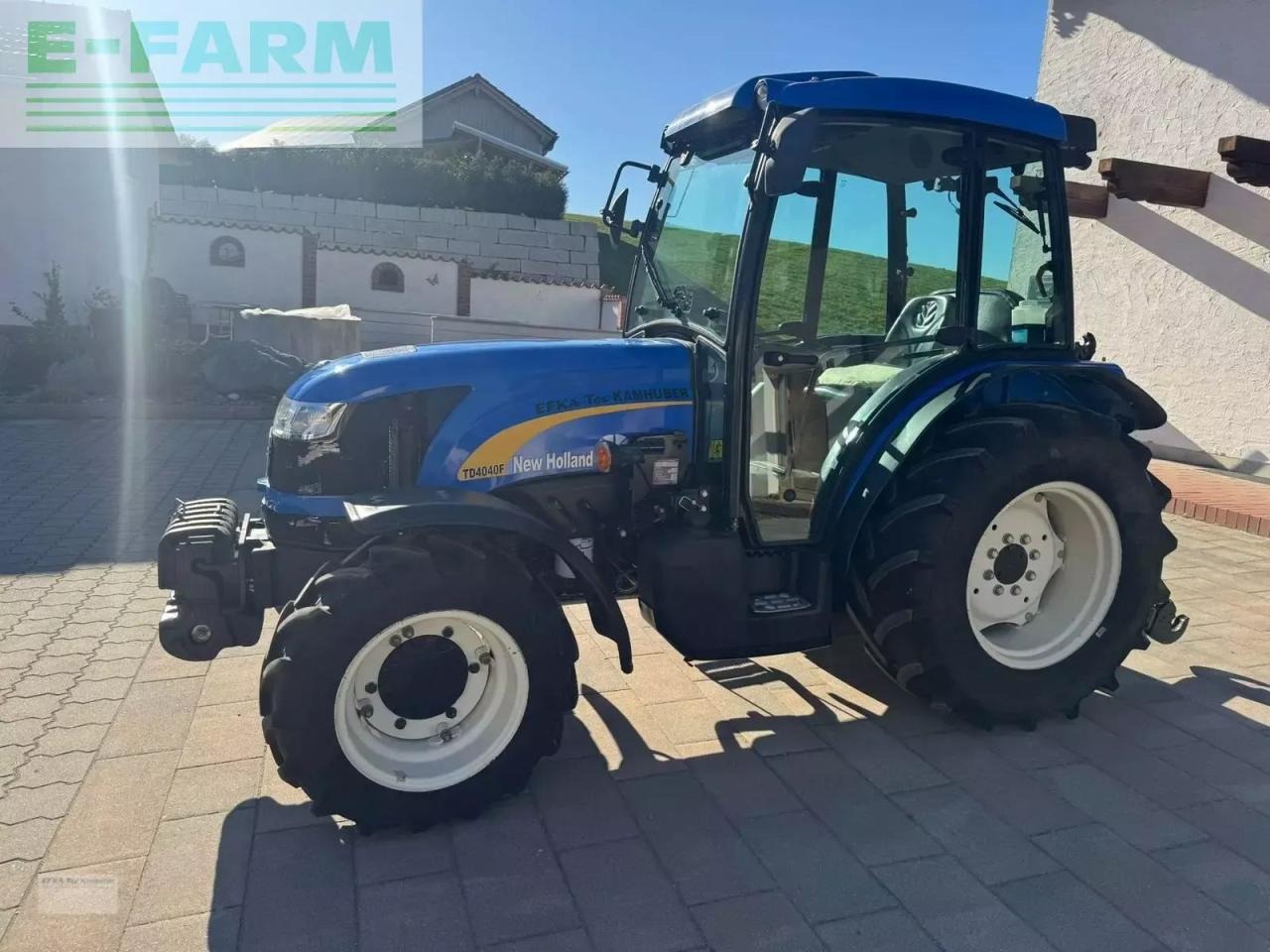New Holland td 4040f - Traktors: foto 1 New Holland td 4040f - Traktors: foto 1