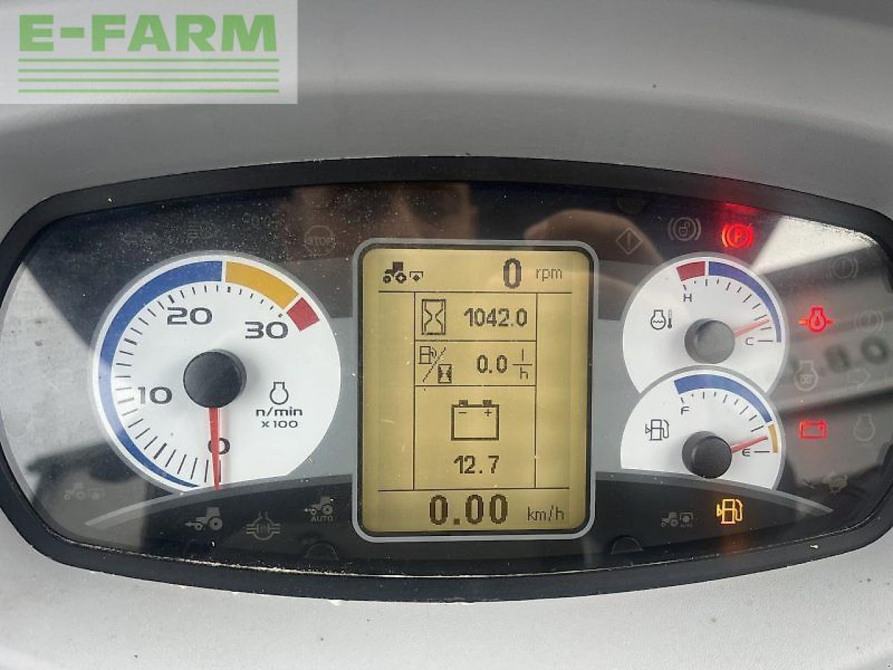 Traktors New Holland td 5.85: foto 10