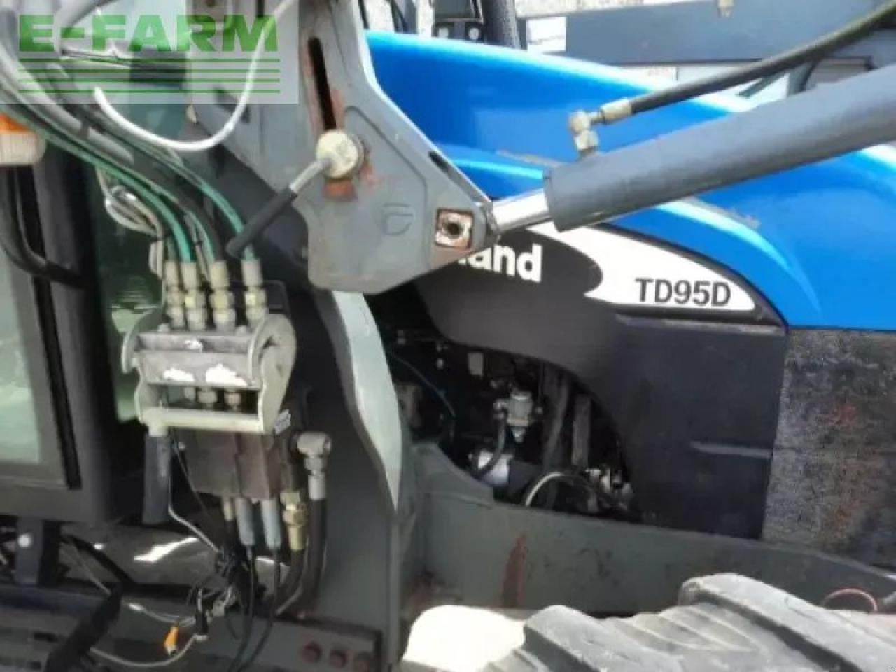 New Holland td 95 d D - Traktors: foto 5 New Holland td 95 d D - Traktors: foto 5