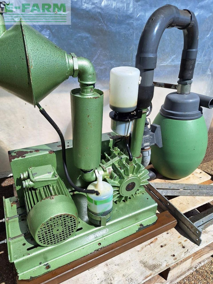 New Holland td5.85 - Traktors: foto 1 New Holland td5.85 - Traktors: foto 1