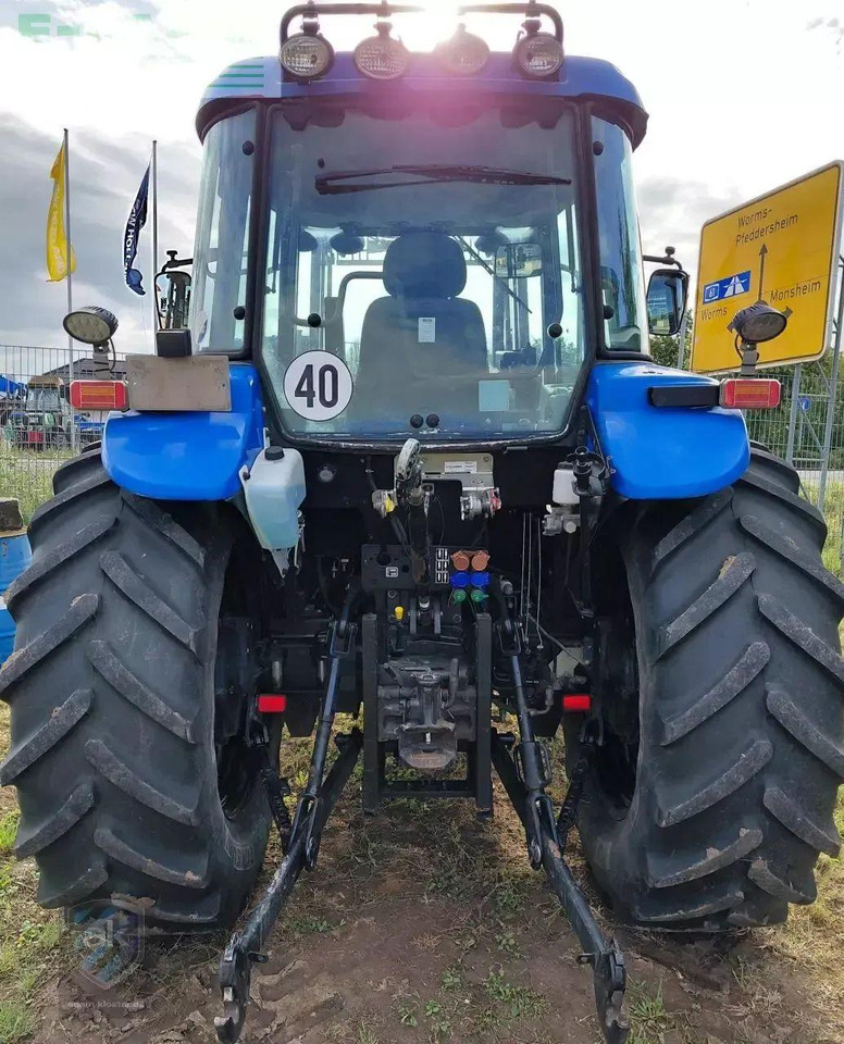 New Holland td5040 - Traktors: foto 2 New Holland td5040 - Traktors: foto 2