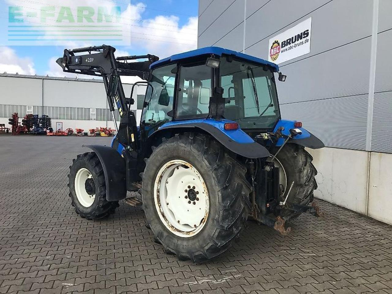 New Holland tl 90 a dt A - Traktors: foto 4 New Holland tl 90 a dt A - Traktors: foto 4