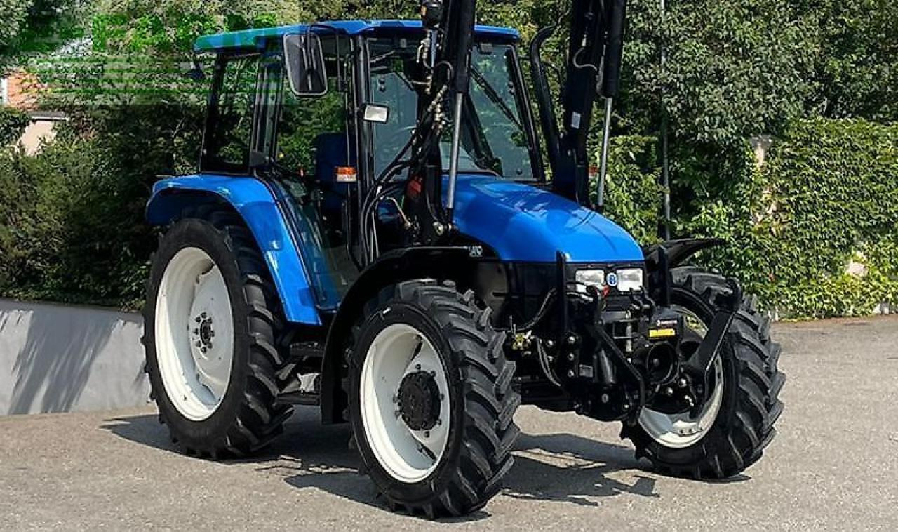 New Holland tl100 (4wd) - Traktors: foto 3 New Holland tl100 (4wd) - Traktors: foto 3