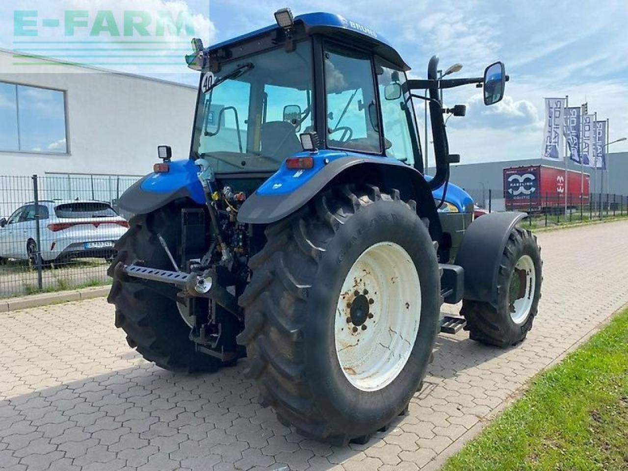 New Holland tm 155 - Traktors: foto 4 New Holland tm 155 - Traktors: foto 4