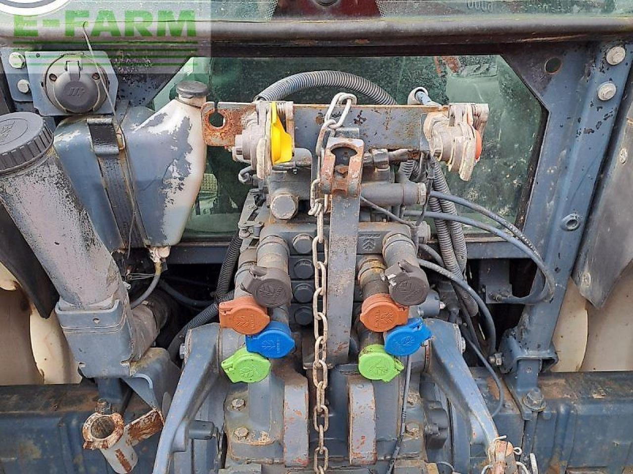 New Holland tn 75 s S - Traktors: foto 5 New Holland tn 75 s S - Traktors: foto 5