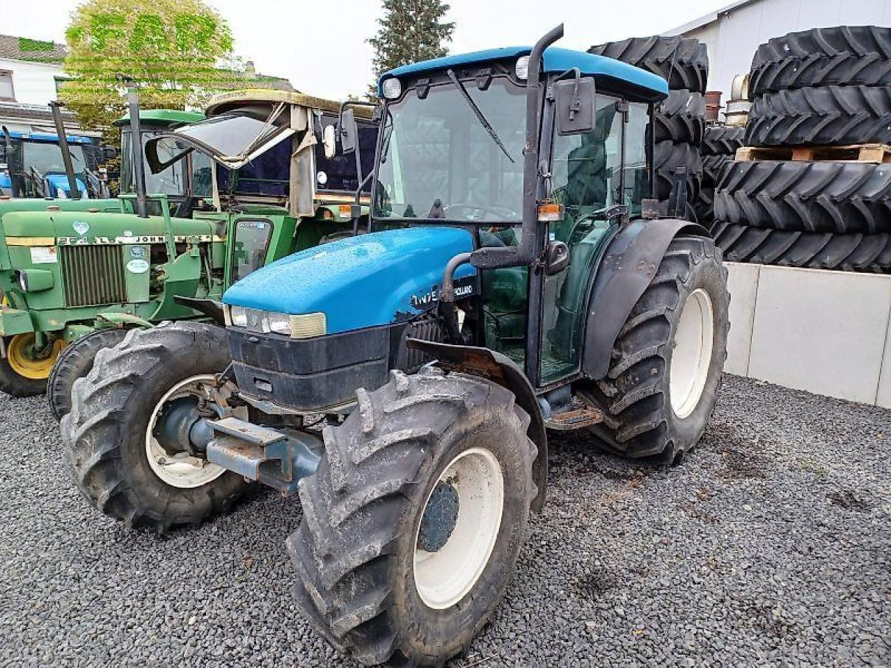 New Holland tn 75 s S - Traktors: foto 1 New Holland tn 75 s S - Traktors: foto 1