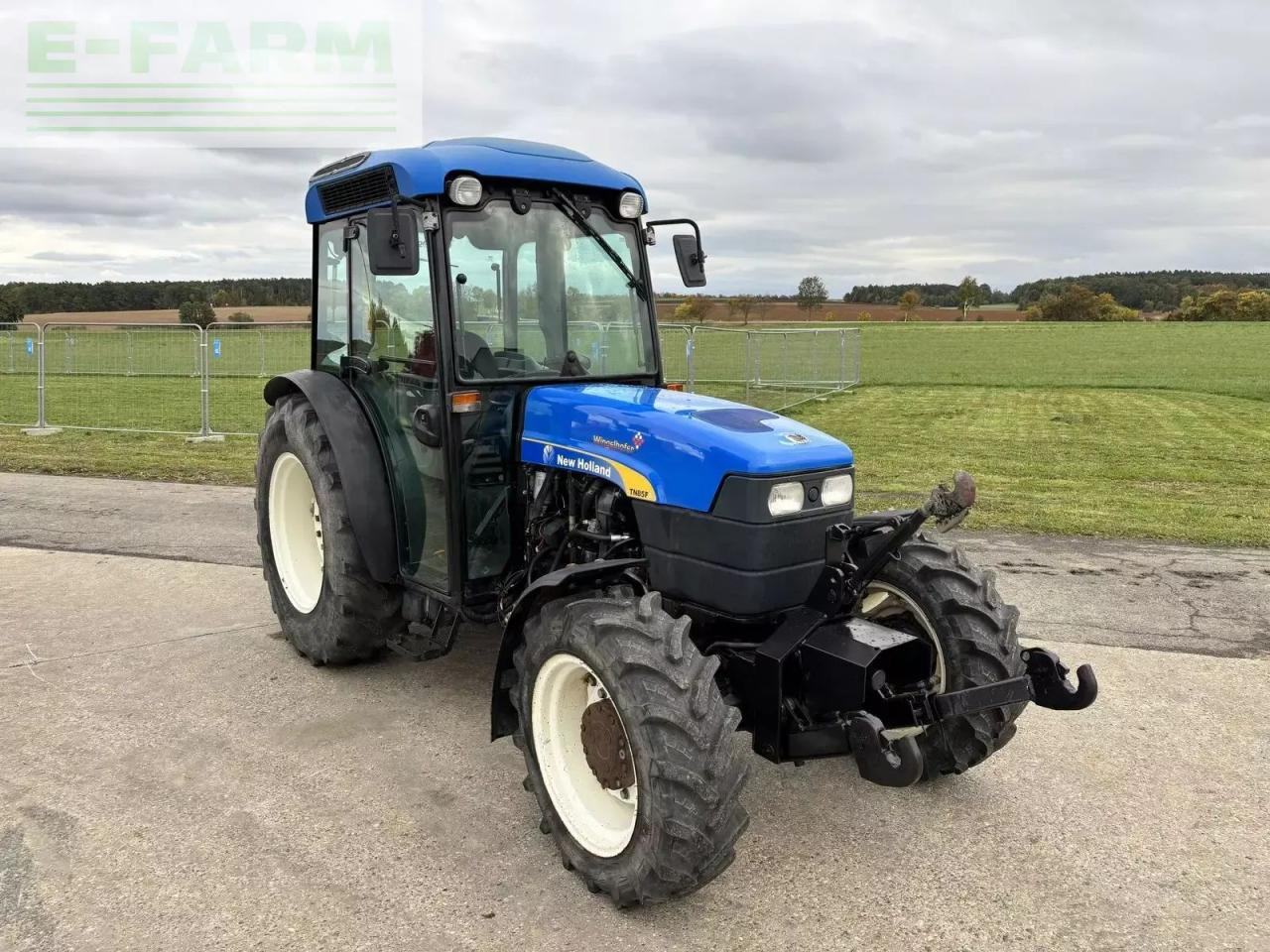 New Holland tn 85 fa dt supersteer - Traktors: foto 4 New Holland tn 85 fa dt supersteer - Traktors: foto 4