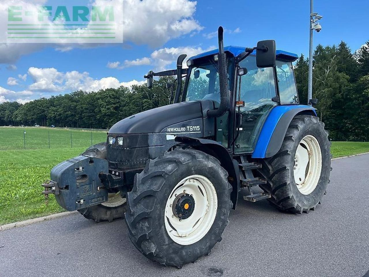 New Holland ts 115 - Traktors: foto 1 New Holland ts 115 - Traktors: foto 1