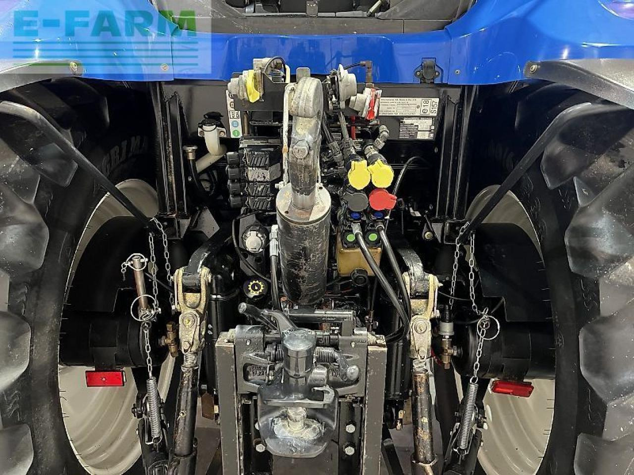 New Holland ts 115 - Traktors: foto 5 New Holland ts 115 - Traktors: foto 5
